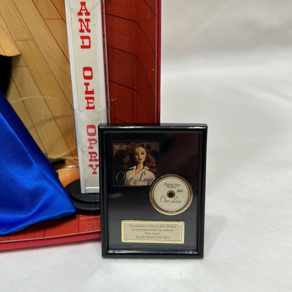 Rising Star Barbie - Picture 9 of 11